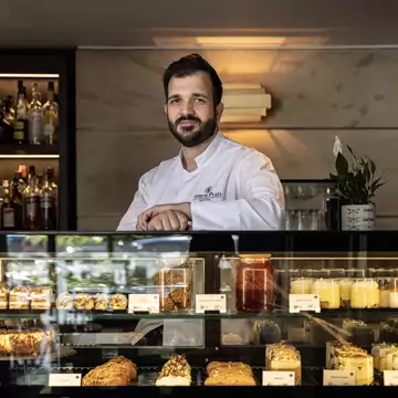 To NJV Athens Plaza καλωσορίζει τον pastry chef Νίκο Τσόλη