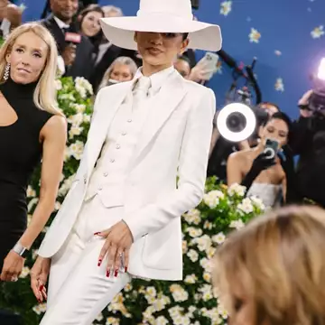 Met Gala 2025 | Ποιες celebrities πόζαραν σαν δίδυμες με το ίδιο σχεδόν look;