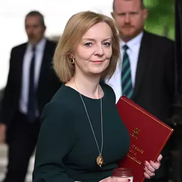 Liz Truss | Θυμάται όσα είπαν με τη βασίλισσα Ελισάβετ δύο ημέρες πριν από τον θάνατο της τελευταίας
