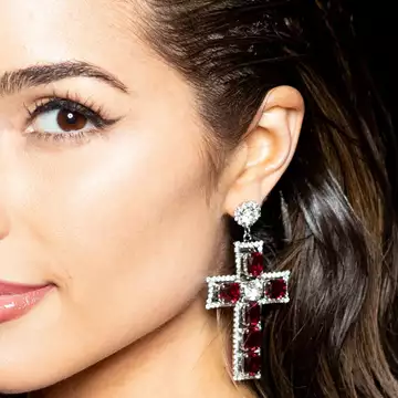 Τα μολύβια ματιών που φωτίζουν υπέροχα τα καστανά μάτια