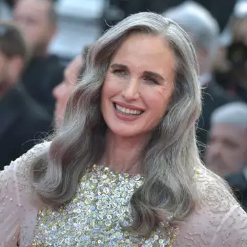 Gray Hair | 10 διαφορετικές αποχρώσεις για να υιοθετήσετε την τάση μετά τα 50