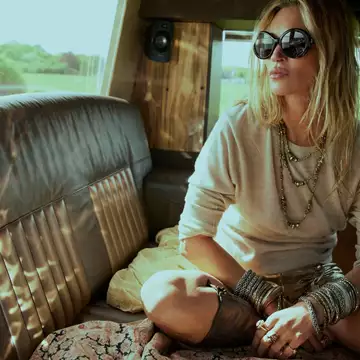 H Kate Moss συνεργάζεται ξανά με τη Zara