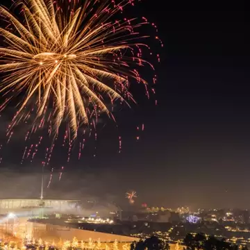 Με ένα φαντασμαγορικό show πυροτεχνημάτων και ένα μεγάλο πάρτι υποδέχτηκε το 2025 το ΚΠΙΣΝ