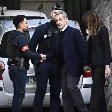 O Nicolas Sarkozy στη φυλακή | Tα δάκρυα της Carla Bruni και ο αποχαιρετισμός των παιδιών του