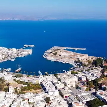 "Πορτογαλία τέλος!": Ποιο ελληνικό νησί προσελκύει τους Γάλλους συνταξιούχους με ενοίκια των 500 ευρώ;