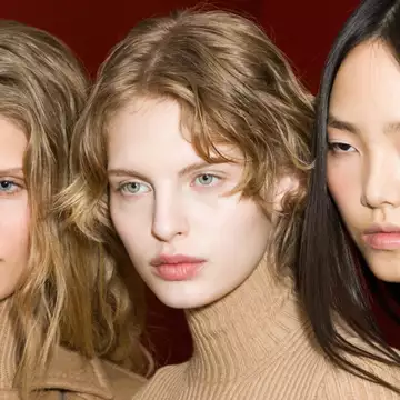 Αφαιρέστε την αδιάβροχη mascara χωρίς τρίψιμο | Το hack που κάνει τη διαφορά