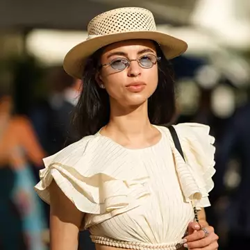 Οι καλύτερες αντηλιακές πούδες με πινέλο για προστασία on the go