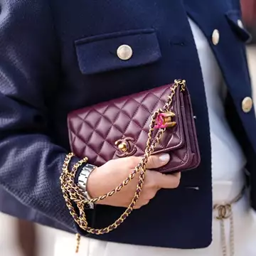 Το χρώμα νυχιών που κάνει κάθε εμφάνιση να δείχνει (ακόμα) πιο "ακριβή"