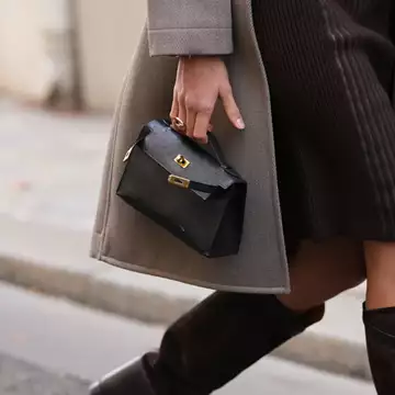 Το φόρεμα της επιστροφής στο γραφείο που θα αγαπήσετε στις χειμερινές εκπτώσεις