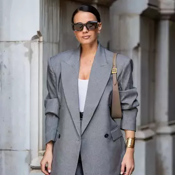 Αντιγήρανση και Λάμψη | Οι οροί με ρετινόλη και βιταμίνη C που θα μεταμορφώσουν την επιδερμίδα σας