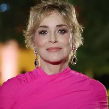 H Sharon Stone δίνει την απάντηση που όλοι θέλαμε να ακούσουμε για το age shaming