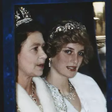 H θρησκευτική τελετή που βοήθησε τη βασίλισσα Ελισάβετ να απελευθερωθεί από το πνεύμα της Diana