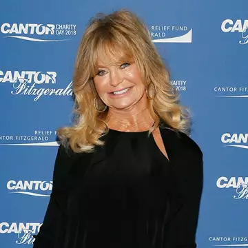 H Goldie Hawn αγκαλιά με την εγγονή της στις Σπέτσες (φωτο)