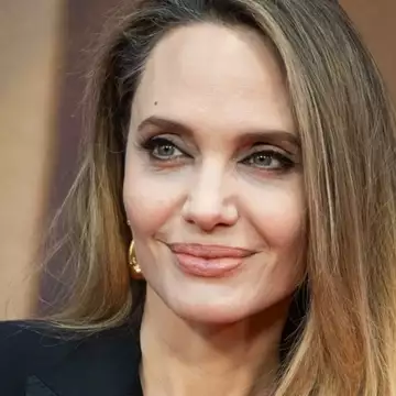 Stitches | Όσα ξέρουμε για το νέο δράμα της Angelina Jolie με επίκεντρο τη μόδα