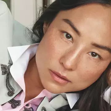 Η Greta Lee είναι η νέα ambassador του Dior