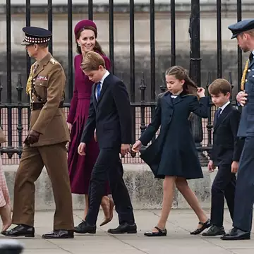 Ποιος Harry; H βρετανική βασιλική οικογένεια στη VE Day χωρίς καμία αναφορά στον δοιύκα του Sussex