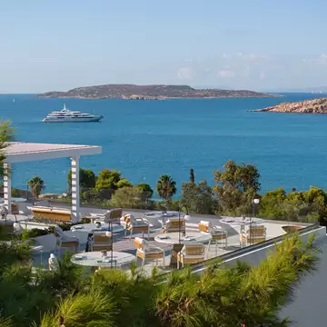 City Escape στην Αθηναϊκή Ριβιέρα και το THE ROC CLUB, το resort που ανάγει την πολυτέλεια σε tailor made εμπειρία