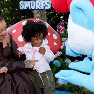 H εγκυμονούσα Rihanna σε σπάνια εμφάνιση με τα δύο παιδιά της, RZA και Riot