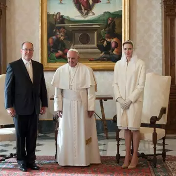 Η πριγκίπισσα Charlene και ο πρίγκιπας Αλβέρτος εκφράζουν τα συναισθήματά τους για τον θάνατο του πάπα Φραγκίσκου