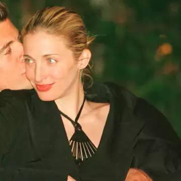 Προχωρά η σειρά με την ιστορία αγάπης των JFK Jr και Carolyn Bessette Kennedy