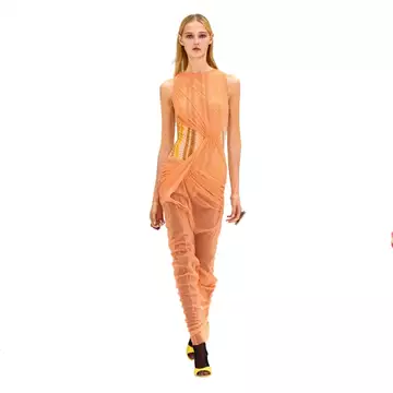 Breezy Elegance | Τα πιο κομψά μεταξωτά κ��ι κροσέ φορέματα για τις διακοπές