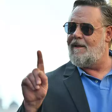 Russell Crowe | Η διασκεδαστική ιστορία που τον συνδέει με τον Michael Jackson