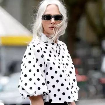 10 styling tips που θα σας βοηθήσουν να βελτιώσετε το προσωπικό σας στιλ μετά τα 50