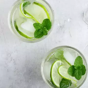 5 λόγοι για να πίνετε περισσότερο νερό