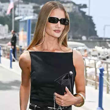 10 elegant μανικιούρ με την υπογραφή της Rosie Huntington-Whiteley