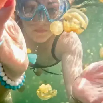 Η Lana de Beer ξεναγεί το Harper's Bazaar Greece στη Δυτική Παπούα