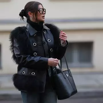 Αυτό το δερμάτινο jacket είναι η πολυτελής επένδυση που θα κάνετε τον φετινό χειμώνα