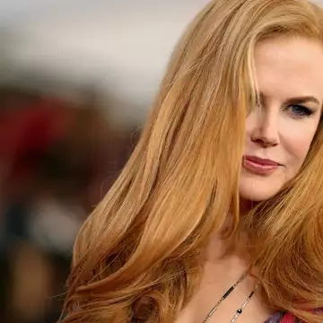 The Easiest Face Lift | Τα χρώματα μαλλιών που θα σας κάνουν να μικροδείχνετε