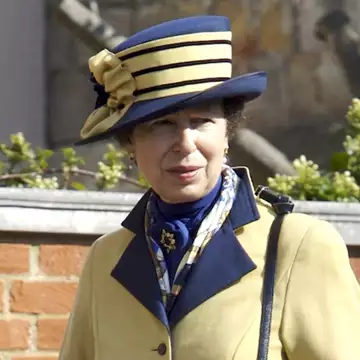 Πριγκίπισσα Άννα | Επέλεξε 6 φορές το ίδιο ouitfit αλλά δεν το πρόσεξε κανείς