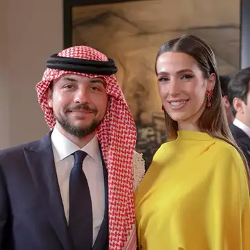 Πρίγκιπας Hussein | Αγκαλιά με την τριών μηνών κόρη του στην πρώτη τους κοινή φωτογραφία