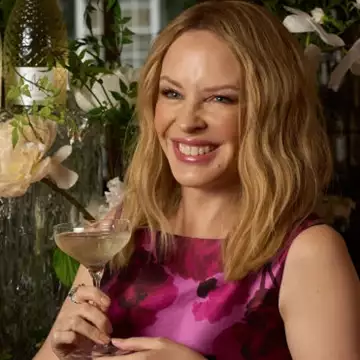 Kylie Minogue | Οι νοστιμιές που δοκίμασε στις Κυκλάδες