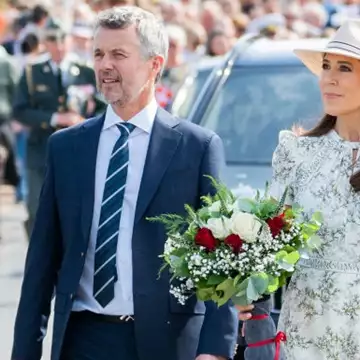 Βασίλισσα Mary | Επέλεξε ακριβώς το ίδιο φόρεμα με τη Zara Tindall