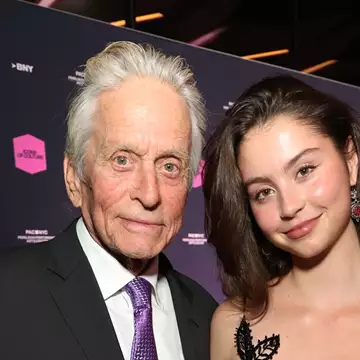 Michael Douglas | Σπάνια βραδινή εμφάνιση με την 22χρονη κόρη του, Carys