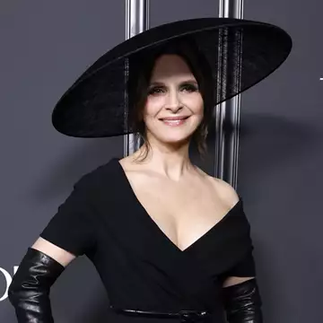 Juliette Binoche | Το σύνολο Dior που επέλεξε για την παγκόσμια πρεμιέρα του The New Look