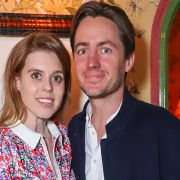 Πριγκίπισσα Βεατρίκη | Το ανοιξιάτικο look σε εμφάνιση με τον Edoardo Mapelli Mozzi