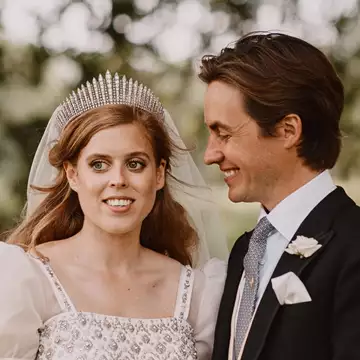 Πριγκίπισσα Βεατρίκη - Edoardo Mapelli Mozzi | Γιορτάζουν τέσσερα χρόνια γάμου με ένα τρυφερό φιλί