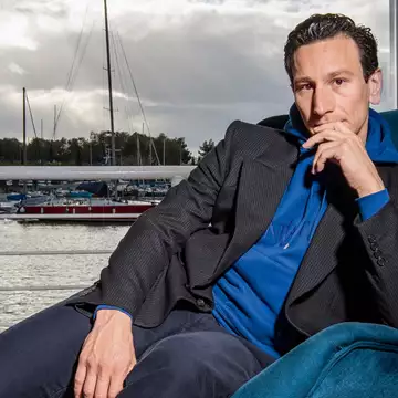 Μιχάλης Σαράντης: "Μόνο στο σπίτι μου και στη σκηνή νιώθω ασφαλής"