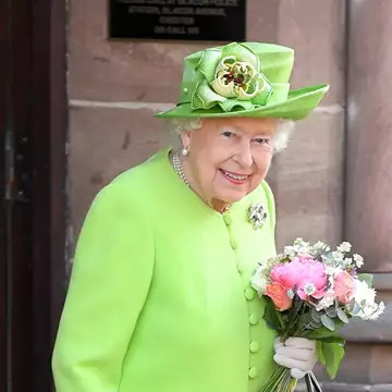 Βασίλισσα Ελισάβετ | Ο ανορθόδοξος τρόπος με τον οποίο έτρωγε πάντα μπανάνες