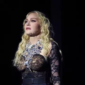 Madonna | Το εντυπωσιακό δαχτυλίδι που πυροδότησε τις φήμες αρραβώνα με τον 28χρονο σύντροφό της