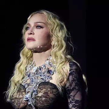 Madonna | Οι σπάνιες φωτογραφίες της "βασίλισσας της ποπ" με τον πατέρα της που έκλεισε τα 93