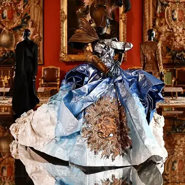 Louvre Couture | Μία ματιά στην πρώτη έκθεση μόδας που παρουσιάζεται στο Μουσείο του Λούβρου