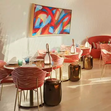 Στο νέο café του οίκου Louis Vuitton στο Λονδίνο