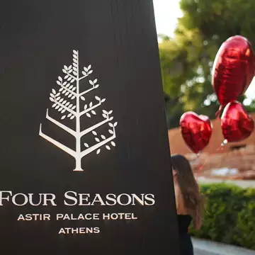 Η αγάπη σε τρεις πράξεις | Το Four Seasons Astir Palace Hotel γιορτάζει τον Άγιο Βαλεντίνο με τρία ξεχωριστά events