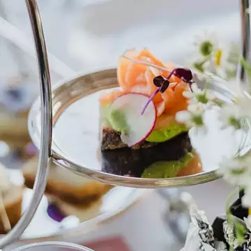 Afternoon tea | Δύο νέα ραντεβού για απογευματινό τσάι σε πολυτελείς διευθύνσεις της πόλης