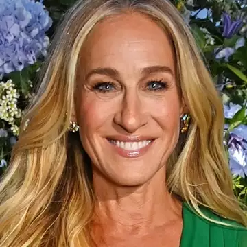 Η tutu της Carrie Bradshaw βγαίνει σε δημοπρασία | Πόσο κοστολογείται ένα κομμάτι τηλεοπτικής ιστορίας;