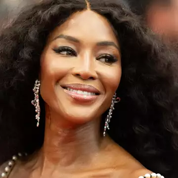 Naomi Campbell | Η Chanel δημιουργία που φόρεσε ξανά μετά από 27 χρόνια